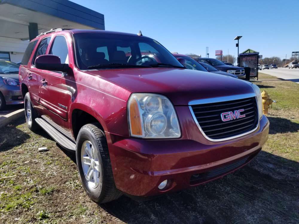 Gmc Yukon  Burgundy