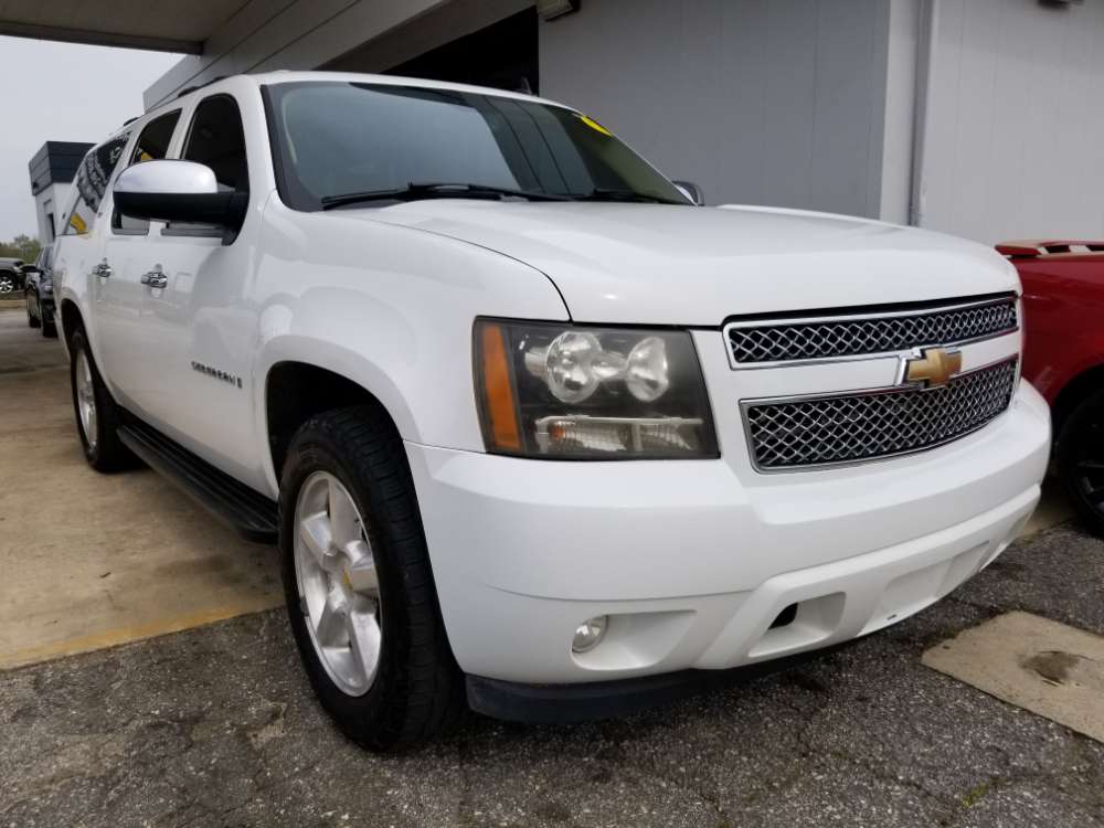 Chevrolet Suburban 2008 White