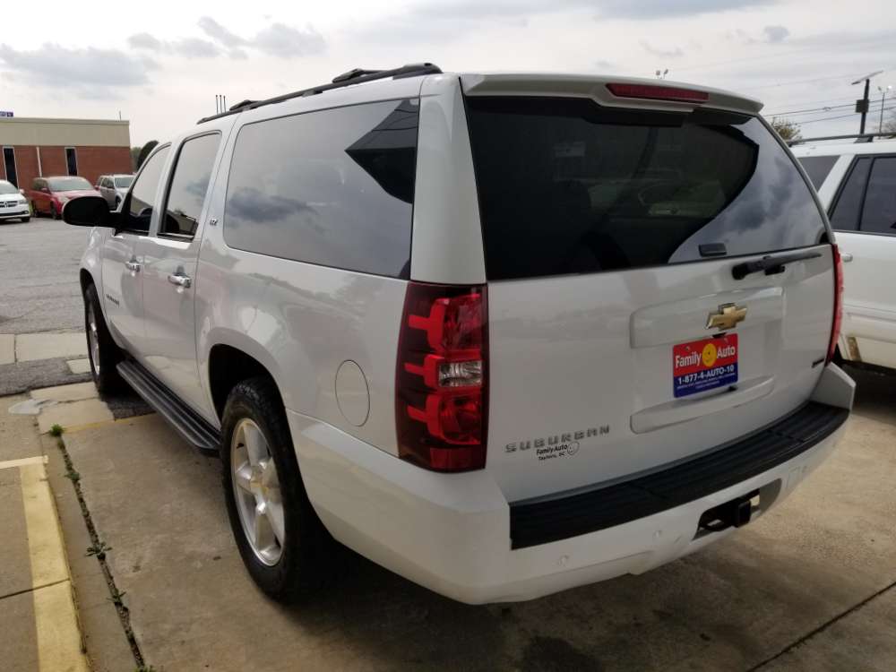 Chevrolet Suburban 2008 White