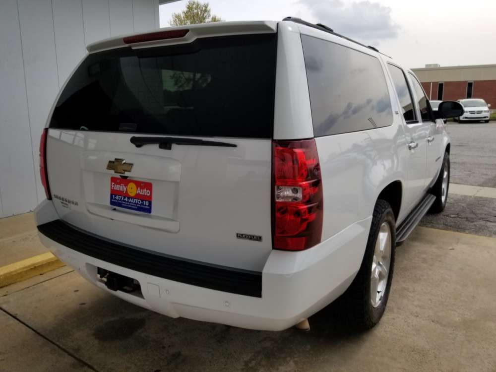 Chevrolet Suburban 2008 White