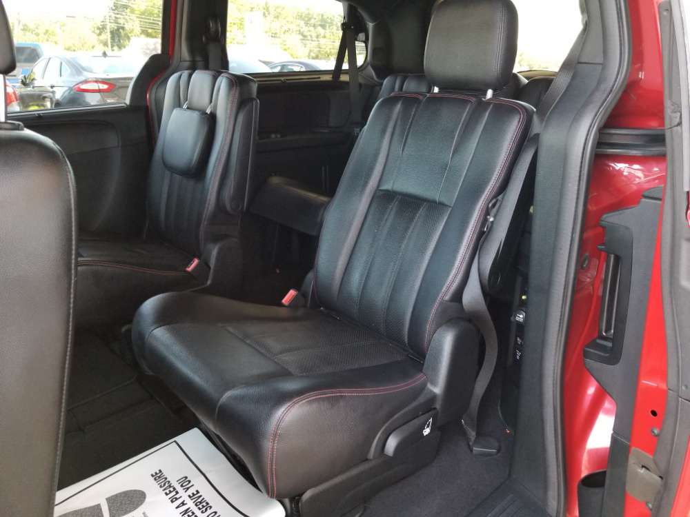 Dodge Caravan 2013 Red