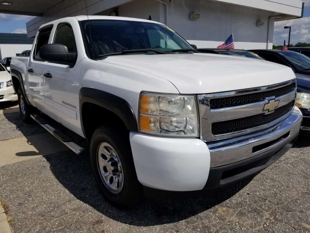Chevrolet Silverado 2011 White