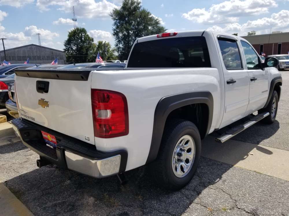 Chevrolet Silverado 2011 White