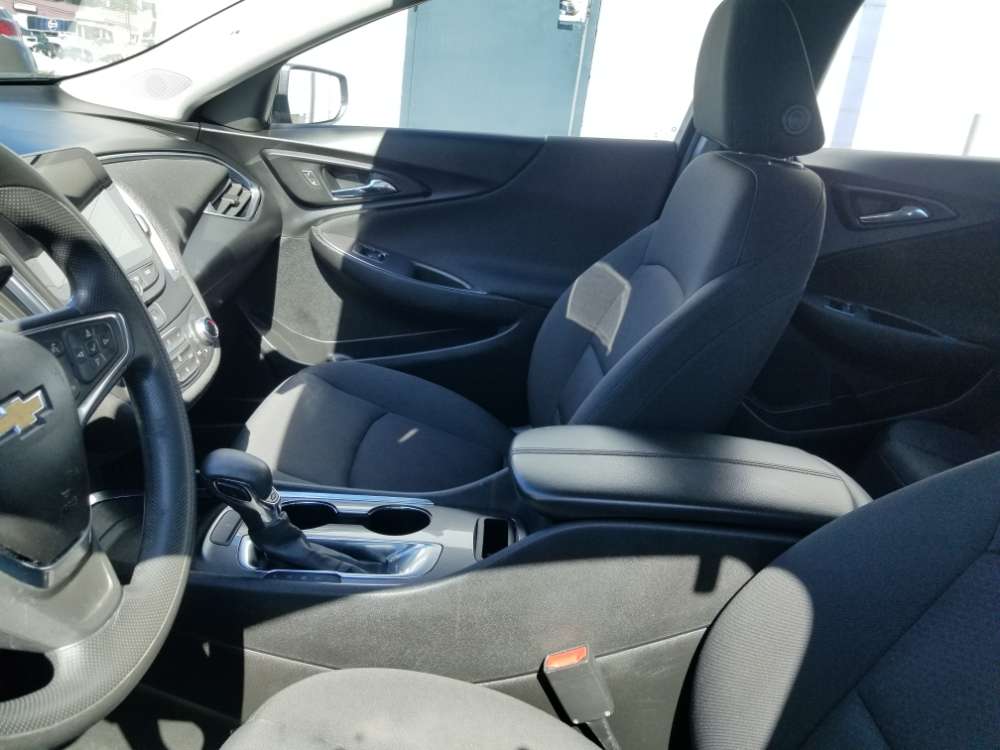 Chevrolet Malibu 2021 Purple