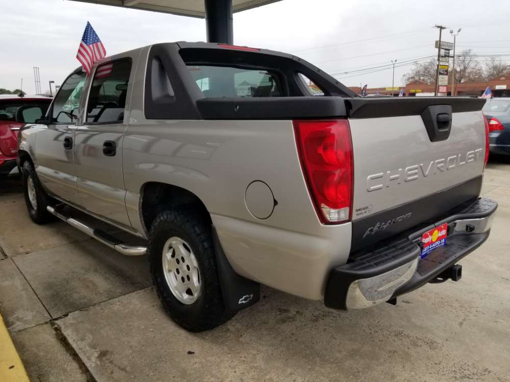 Chevrolet Avalanche 2005 Silver